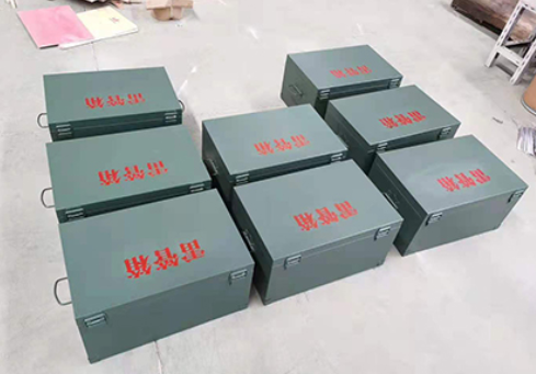 监利炸药箱和雷管箱一般是怎么存放的？